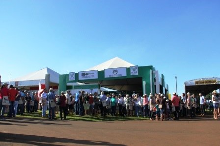 Capa foto Estande da FETAEP lotado no segundo dia de Show Rural Coopavel